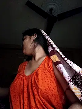 Snapshot of yoursweety09 chatting on 01/11/25, 03:23 yoursweety09 online show from 01/11/25, 03:23