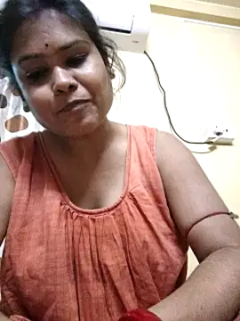 Snapshot of yoursweety09 chatting on 01/11/25, 09:47 yoursweety09 online show from 01/11/25, 09:47