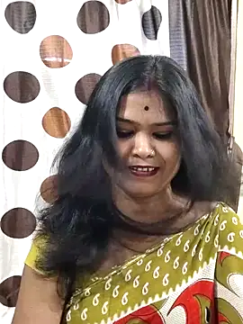 Snapshot of yoursweety09 chatting on 10/11/25, 08:57 yoursweety09 online show from 10/11/25, 08:57