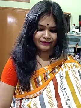 Snapshot of yoursweety09 chatting on 10/18/25, 01:56 yoursweety09 online show from 10/18/25, 01:56