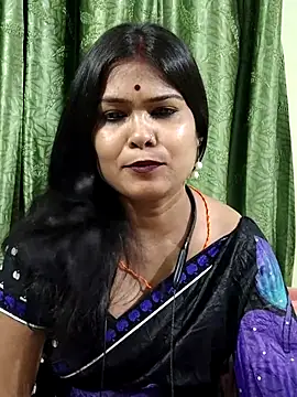 Snapshot of yoursweety09 chatting on 11/04/25, 01:43 yoursweety09 online show from 11/04/25, 01:43