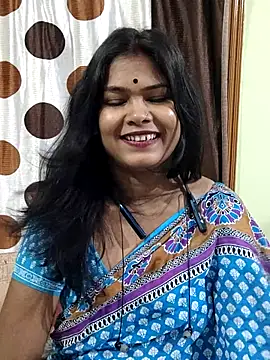 Snapshot of yoursweety09 chatting on 11/19/25, 12:10 yoursweety09 online show from 11/19/25, 12:10