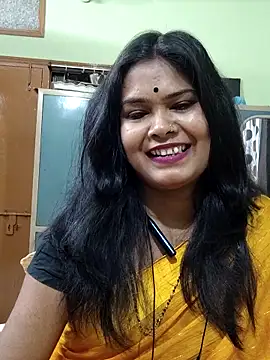 Snapshot of yoursweety09 chatting on 11/21/25, 01:43 yoursweety09 online show from 11/21/25, 01:43