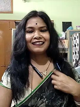 Snapshot of yoursweety09 chatting on 11/22/25, 01:43 yoursweety09 online show from 11/22/25, 01:43