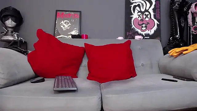 Snapshot of Carla_Phoenix chatting on 02/12/25, 04:33 Carla Phoenix online show from 02/12/25, 04:33
