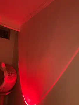 Im Valen Cute online show from 11/29/25, 04:15