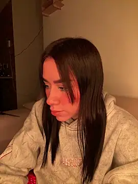 Snapshot of Im_Valen_Cute chatting on 06/19/26, 03:33 Im Valen Cute online show from 06/19/26, 03:33