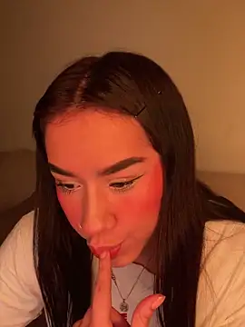 Snapshot of Im_Valen_Cute chatting on 06/23/26, 03:04 Im Valen Cute online show from 06/23/26, 03:04