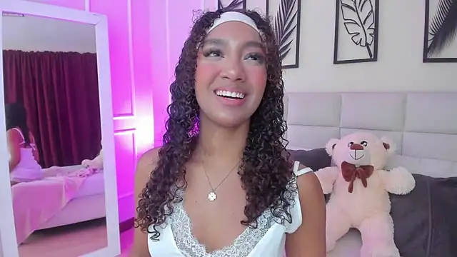 Snapshot of Amber__Sanchez chatting on 03/06/25, 03:24 Amber Sanchez online show from 03/06/25, 03:24