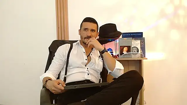 Reiko 85  online show from 11/17/25, 07:19