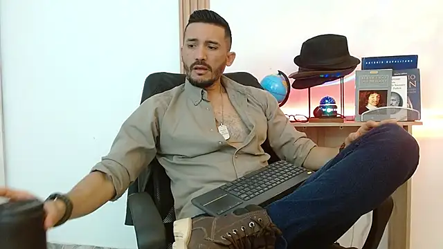 Reiko 85  online show from 11/25/25, 02:39