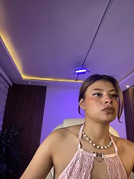 Snapshot of Antonella_Torres2 chatting on 11/27/25, 03:30 Antonella Torres2 online show from 11/27/25, 03:30