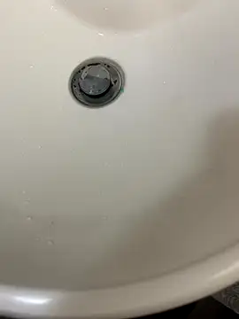 Snapshot of basisess chatting on 11/15/25, 10:23 basisess online show from 11/15/25, 10:23