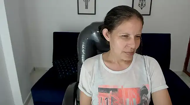 Snapshot of Milf_karlye chatting on 12/10/24, 11:51 Milf karlye online show from 12/10/24, 11:51