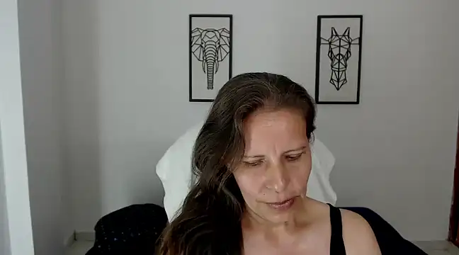 Snapshot of Milf_karlye chatting on 12/17/24, 07:18 Milf karlye online show from 12/17/24, 07:18
