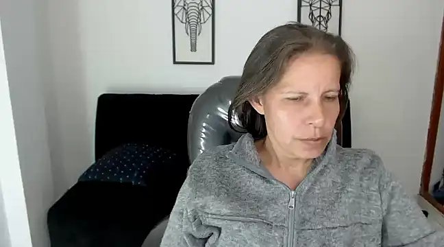 Snapshot of Milf_karlye chatting on 12/28/24, 05:23 Milf karlye online show from 12/28/24, 05:23