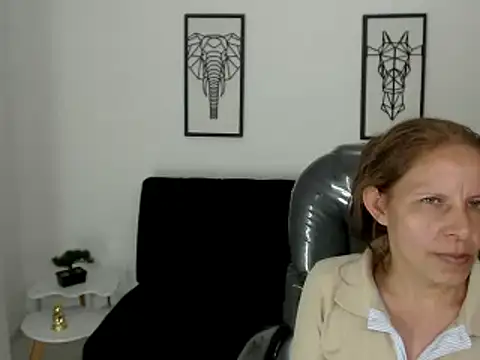 Snapshot of Milf_karlye chatting on 02/11/25, 04:33 Milf karlye online show from 02/11/25, 04:33