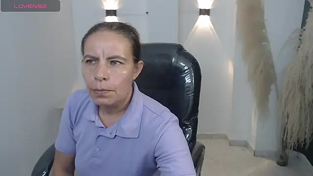 Milf karlye online show from 12/19/25, 01:34