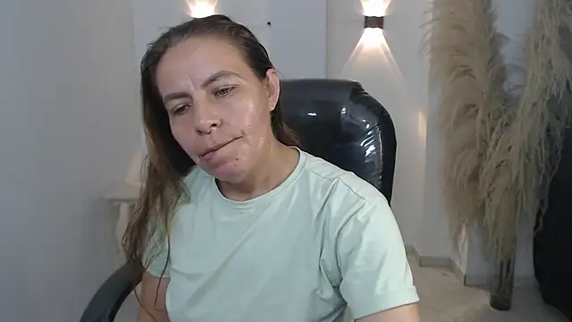 Milf karlye online show from 12/20/25, 01:45