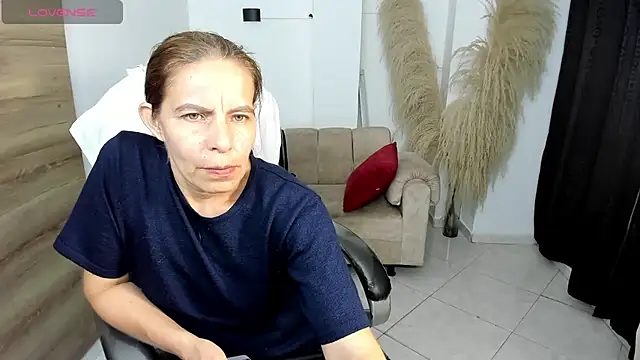 Milf karlye online show from 02/15/26, 04:31