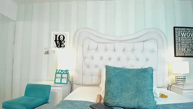 Snapshot of MonserratPeters chatting on 01/21/25, 11:02 MonserratPeters online show from 01/21/25, 11:02