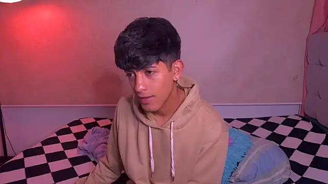 Snapshot of teobowny_ chatting on 10/12/25, 01:37 teobowny online show from 10/12/25, 01:37