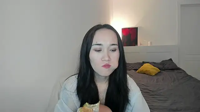 aenie online show from 10/24/25, 11:50