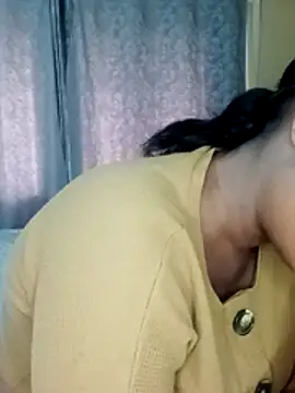 Snapshot of Luciouslips00 chatting on 11/24/25, 07:30 Luciouslips00 online show from 11/24/25, 07:30