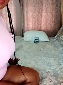 Snapshot of Luciouslips00 chatting on 12/01/25, 06:29 Luciouslips00 online show from 12/01/25, 06:29