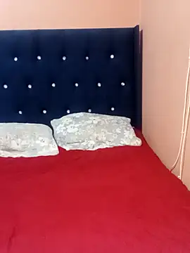 Snapshot of Luciouslips00 chatting on 03/07/26, 12:02 Luciouslips00 online show from 03/07/26, 12:02