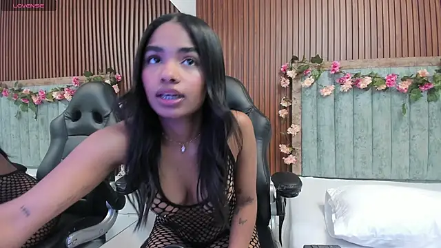 Snapshot of Lucy_Frazier chatting on 12/04/24, 12:14 Lucy Frazier online show from 12/04/24, 12:14