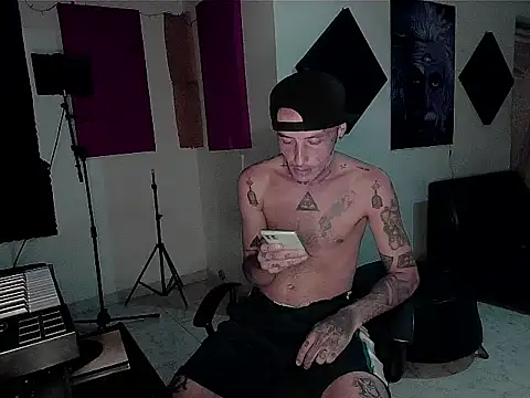 patrik tattoo  online show from 11/22/25, 02:10