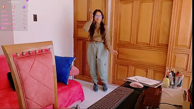 Snapshot of Jade_Zephyra chatting on 01/21/25, 04:27 Jade Zephyra online show from 01/21/25, 04:27