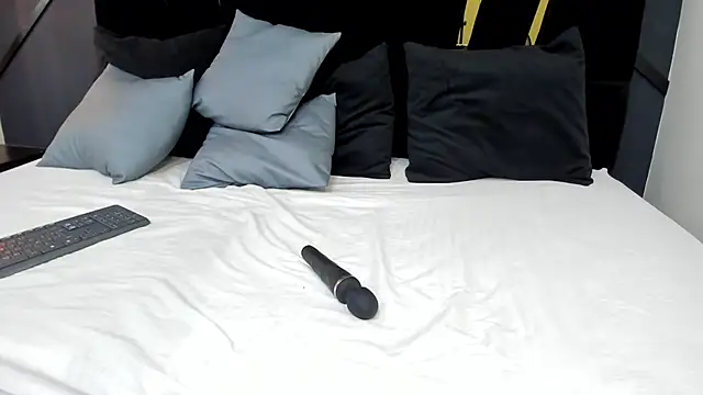 emilie xx  online show from 12/30/24, 08:15