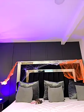 emilie xx  online show from 10/24/25, 09:33