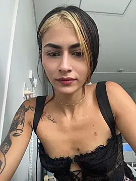 emilie xx  online show from 06/25/26, 04:22