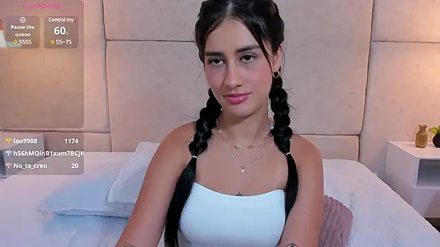 Snapshot of Amiirra_ chatting on 12/24/24, 12:00 Amiirra  online show from 12/24/24, 12:00