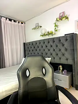 Snapshot of Amiirra_ chatting on 09/10/25, 06:24 Amiirra  online show from 09/10/25, 06:24