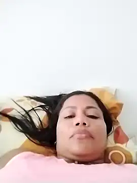 Snapshot of KarenGuzman_ chatting on 12/04/24, 09:35 KarenGuzman online show from 12/04/24, 09:35