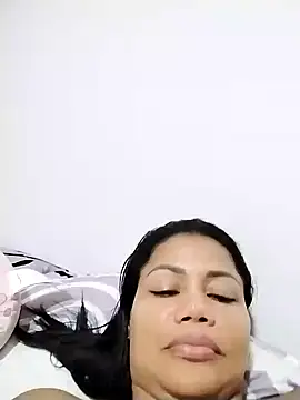 Snapshot of KarenGuzman_ chatting on 01/04/25, 03:07 KarenGuzman online show from 01/04/25, 03:07