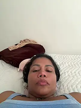 Snapshot of KarenGuzman_ chatting on 03/12/25, 09:35 KarenGuzman online show from 03/12/25, 09:35