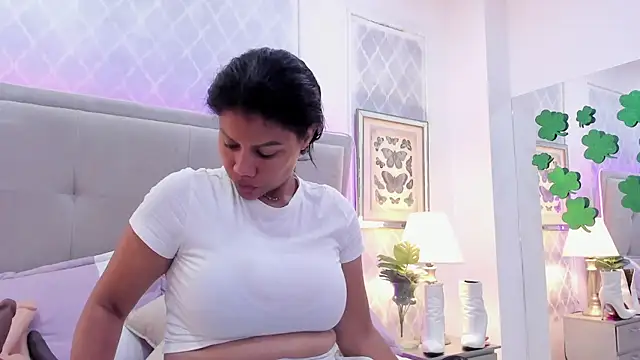 Snapshot of KarenGuzman_ chatting on 03/19/25, 12:56 KarenGuzman online show from 03/19/25, 12:56