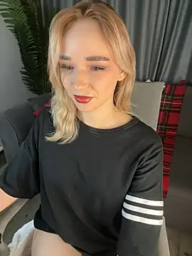 Snapshot of Eva_Millss chatting on 12/13/24, 07:53 Eva Millss online show from 12/13/24, 07:53