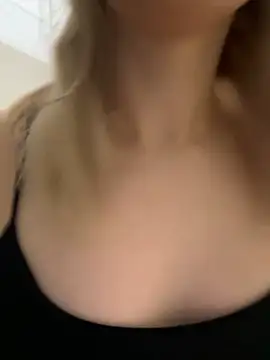 Snapshot of Eva_Millss chatting on 12/15/24, 01:22 Eva Millss online show from 12/15/24, 01:22