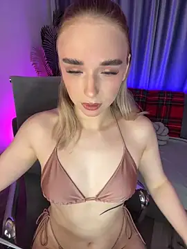 Snapshot of Eva_Millss chatting on 12/20/24, 01:11 Eva Millss online show from 12/20/24, 01:11