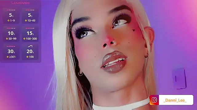 DanniLee  online show from 11/15/25, 08:05