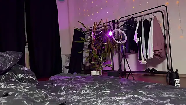 PaulaPratt online show from 12/14/24, 05:29