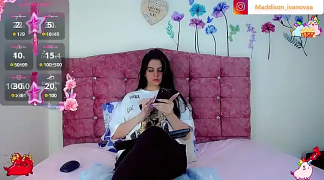 Snapshot of Madisson_Ivanova chatting on 12/13/24, 10:23 Madisson Ivanova online show from 12/13/24, 10:23