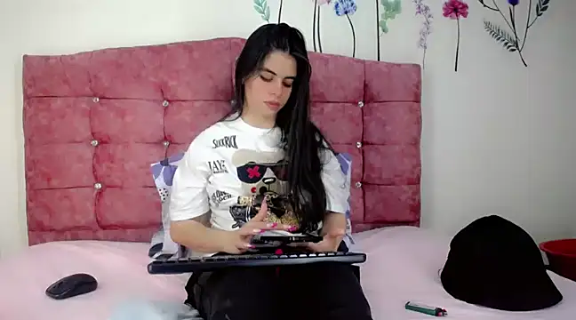 Snapshot of Madisson_Ivanova chatting on 12/14/24, 01:28 Madisson Ivanova online show from 12/14/24, 01:28