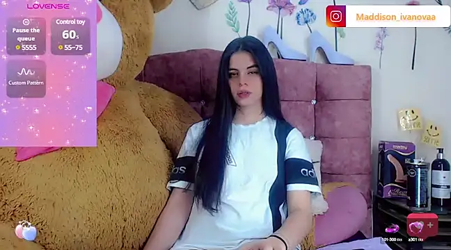 Snapshot of Madisson_Ivanova chatting on 01/15/25, 04:57 Madisson Ivanova online show from 01/15/25, 04:57